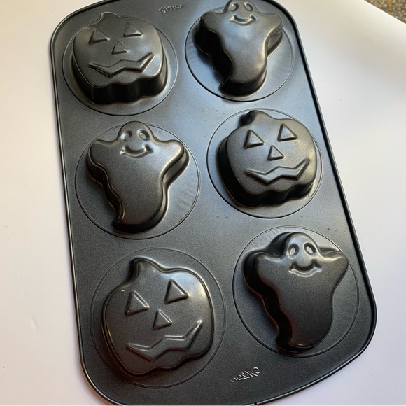Wilton Halloween Ghost & Pumpkins non-stick mini cake muffin jello mold. - Picture 2 of 4